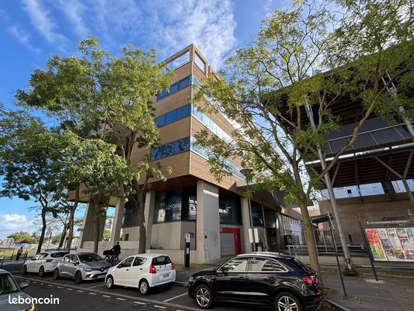 Bureaux à vendre - 90 m2 - Parking - Cergy le Haut - Pied de Gare RER A/ Ligne L