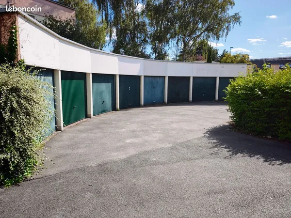 Rare: Garage fermé 15 m², Hameau du Bout du Lac, Villeneuve d'Ascq (Flers-Bourg / Lac du Château)