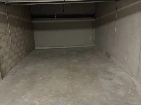 📍 Brignais - Proche Gare 🚆 - Box fermé et sécurisé 🔐 - 110 /mois 🚗🏍️ À LOUER - GARAGE BOX FERMÉ À PR
