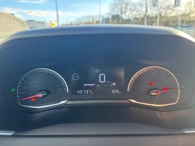 Peugeot 208 puretech 75 s&amp;s bvm5 — photo 31