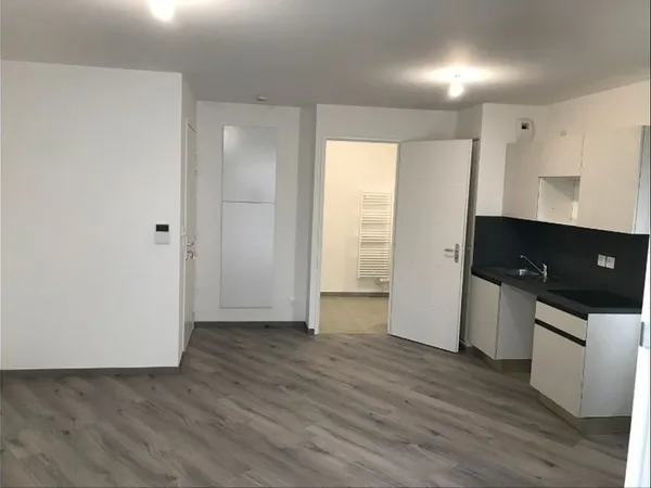 Studio 29m2 place parking + balcon