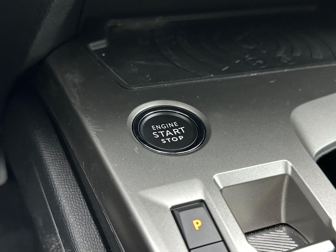 Peugeot 308 hybrid 145 e-dcs6 allure — photo 28