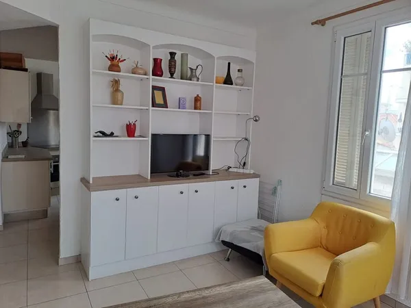 2 PIECES - PLEIN CENTRE en location saisonnière : Tarif indiqué à titre informatif