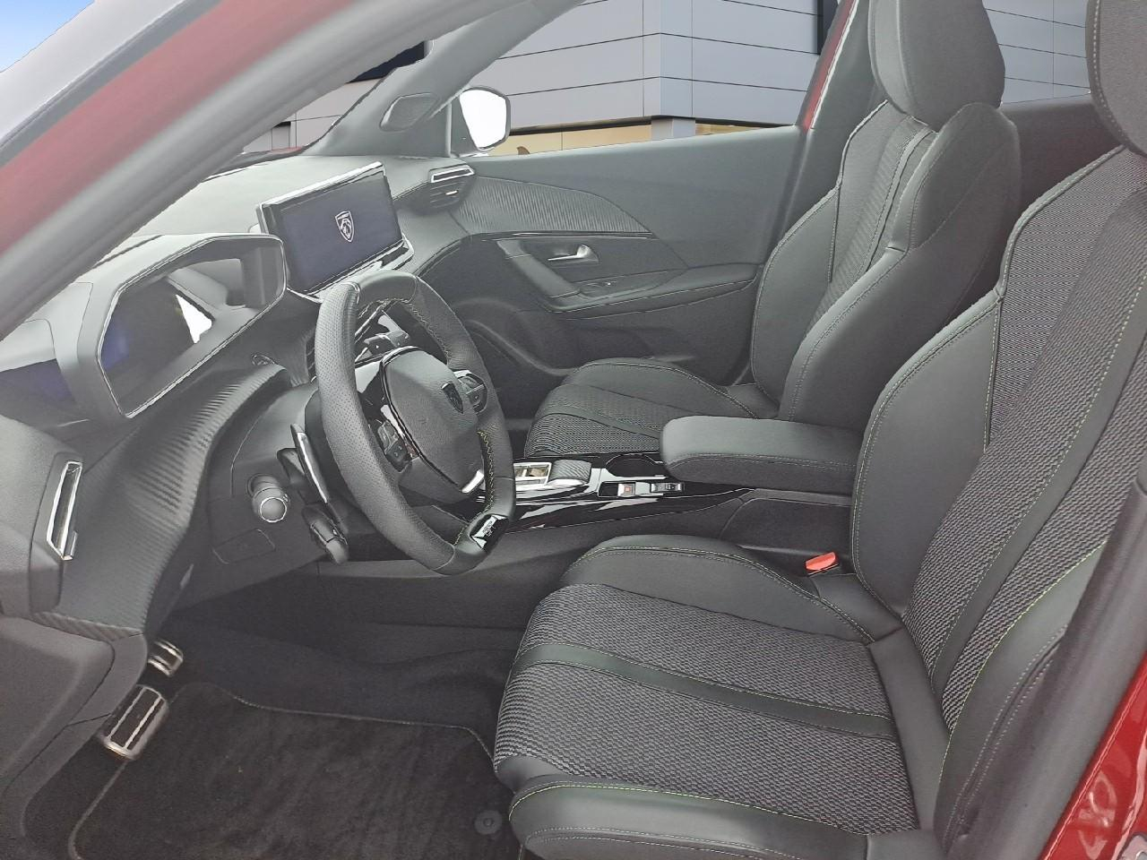 Peugeot 2008 puretech 130 s&s eat8 gt — photo 9