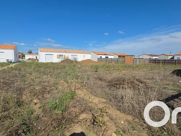 Terrain 496 m²