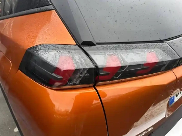 Peugeot 2008 bluehdi 130 s&amp;s eat8 — photo 17