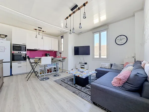Appartement rénové Orange 4 pièce(s) 3 chambres 76m² + Cour privative