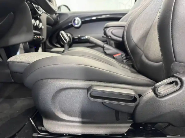 Mini Mini cabriolet cooper 136 ch bva7 — photo 23