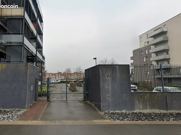 Place de parking sécurisée en surface