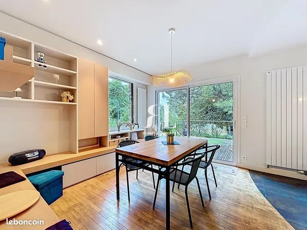 Maison 5 pièces 260 m²