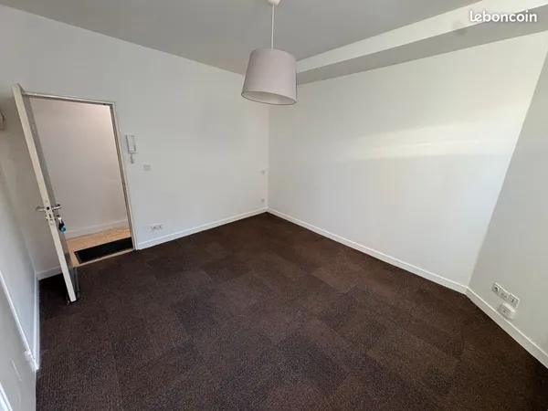 Studio hypercentre 11 rue Dobrée - 18m2 - 420 euros CC