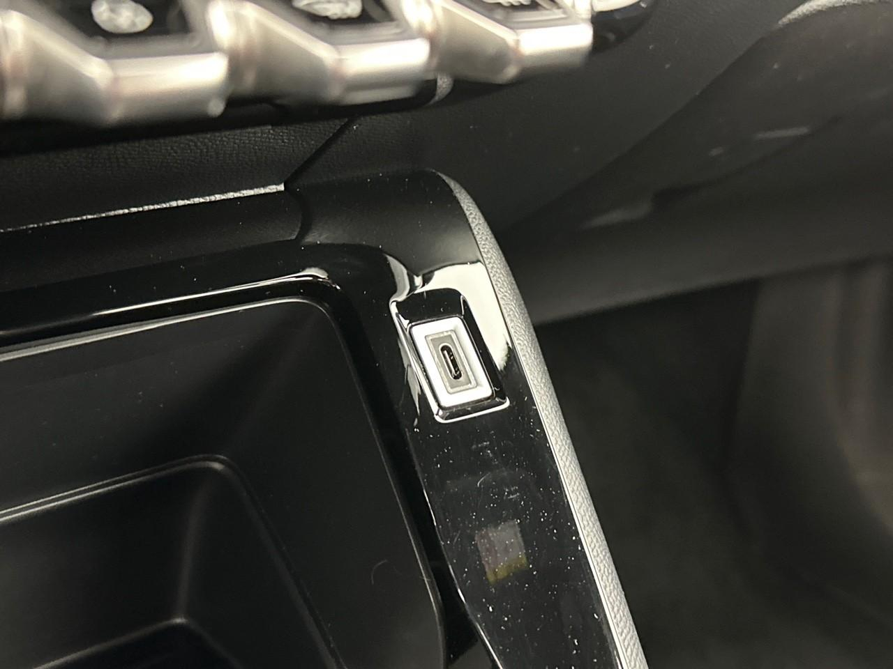 Peugeot 2008 hybrid 145 e-dcs6 style — photo 27