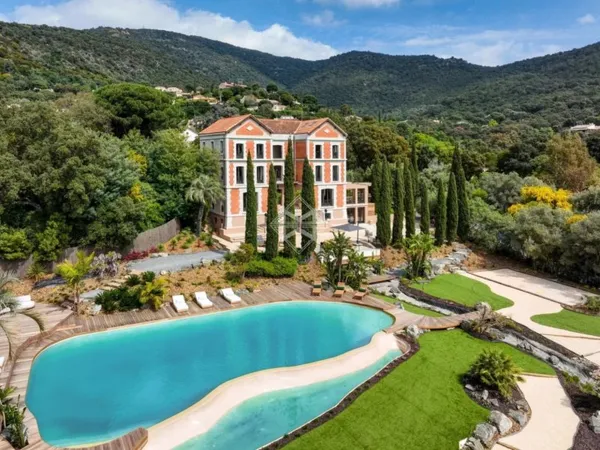Château Provençal d'Exception au Lavandou