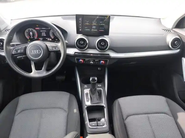 Audi Q2 35 tdi 150 s tronic 7 — photo 14