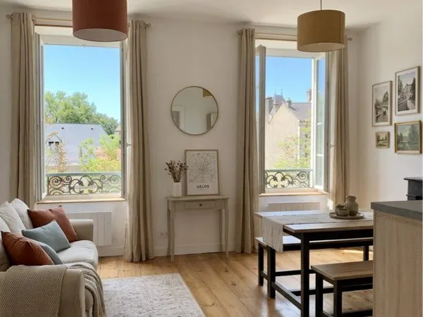Très beau T4 Rénové de 77 m² - Vue imprenable sur le Château de Pau & les Pyrénées