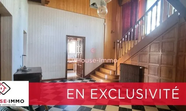 Maison de Caractère à Rénover : Espace, Vue Magique et Dépendances