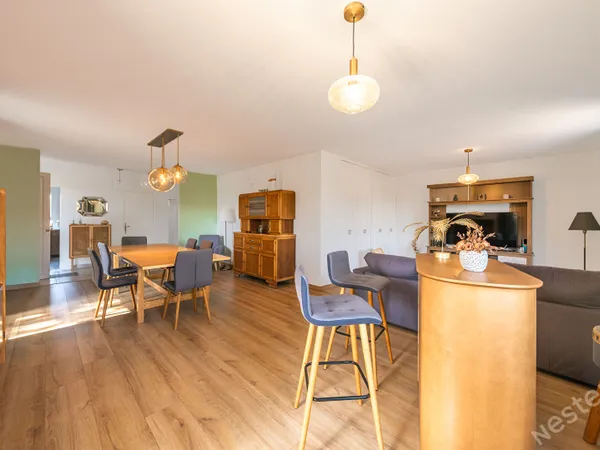 Maison rénovée à Saint Germain du Plain de 156 m² avec 5 chambres
