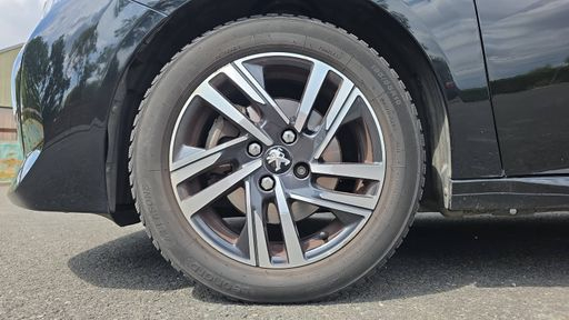 Peugeot 208 1.2 PureTech 100 - Allure – 2021 – 54998 km – Essence – Boîte Manuelle — photo 15