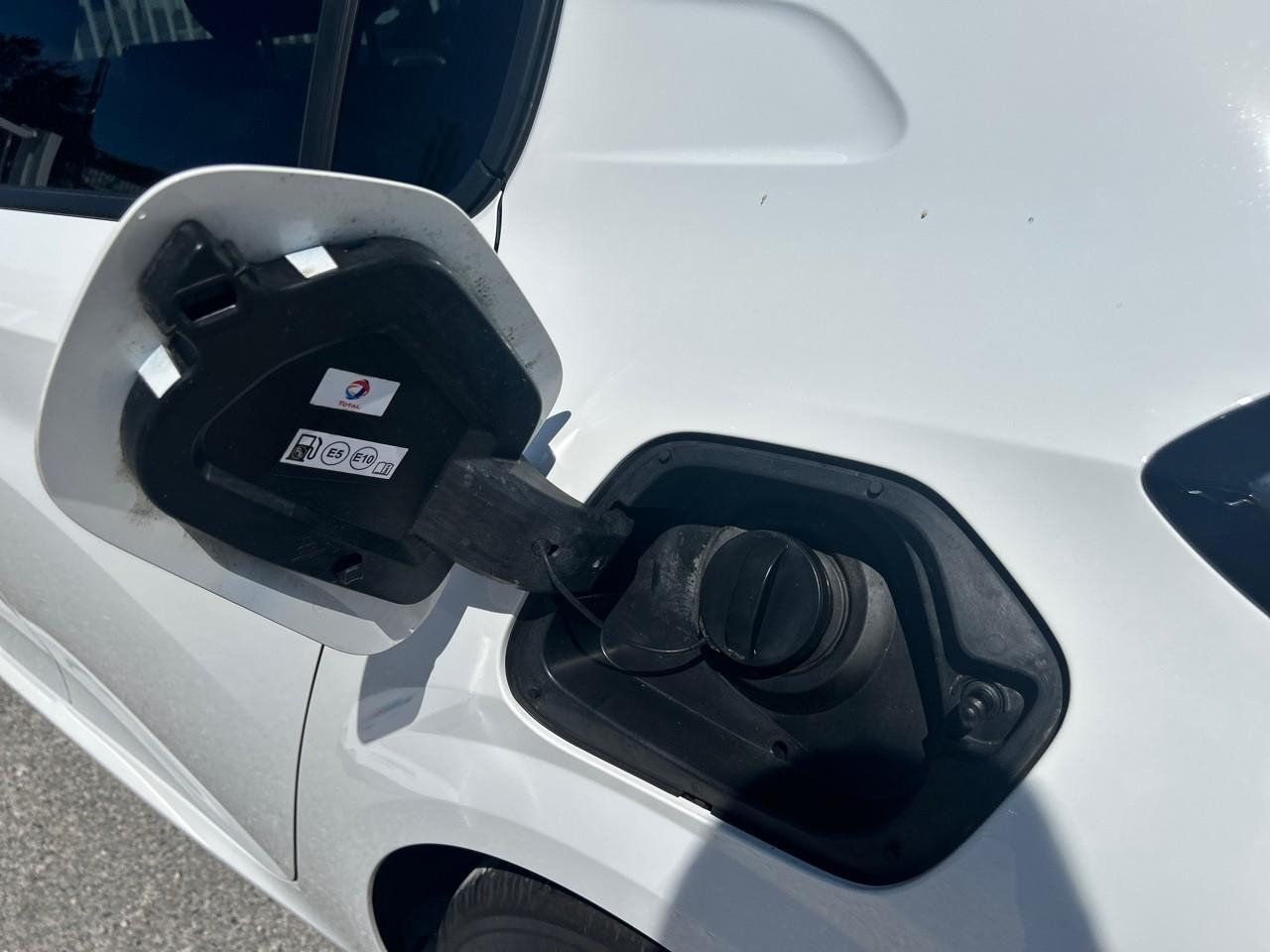 Peugeot 208 1.2 puretech 100ch s&s allure 118g — photo 13