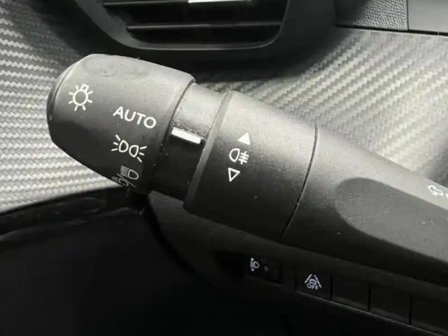 Peugeot 208 1.2 puretech 75ch s&amp;s active — photo 12