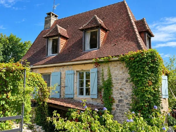 Maison en pierre avec piscine