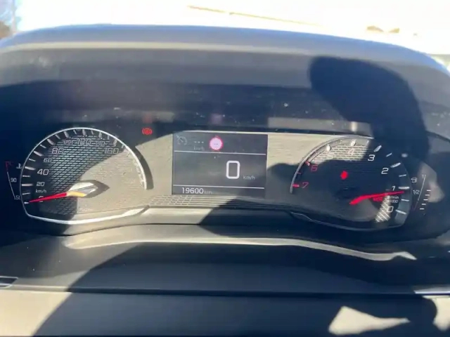 Peugeot 2008 puretech 100 s&amp;s bvm6 — photo 13