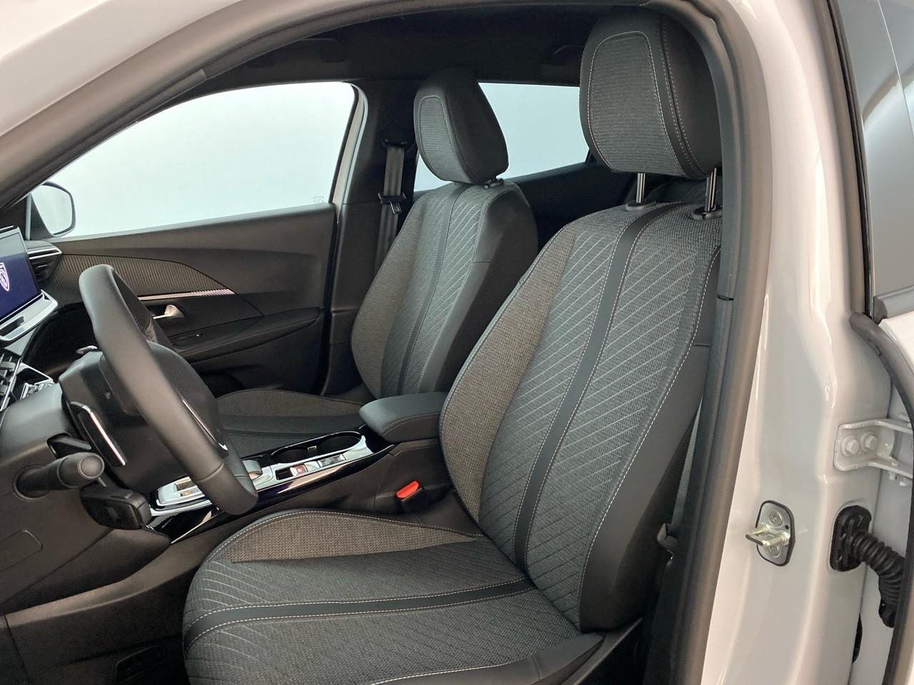 Peugeot 2008 hybrid 145 ch e-dcs6 allure — photo 9