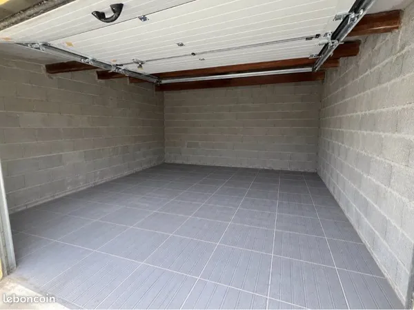 Garage individuel 24. 5 m2 -Fenouillet centre-Sécurisé -Porte Neuve