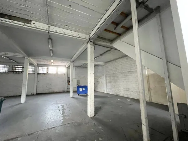 Entrepôt 530 m²