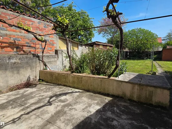 Maison de village avec jardin et garage