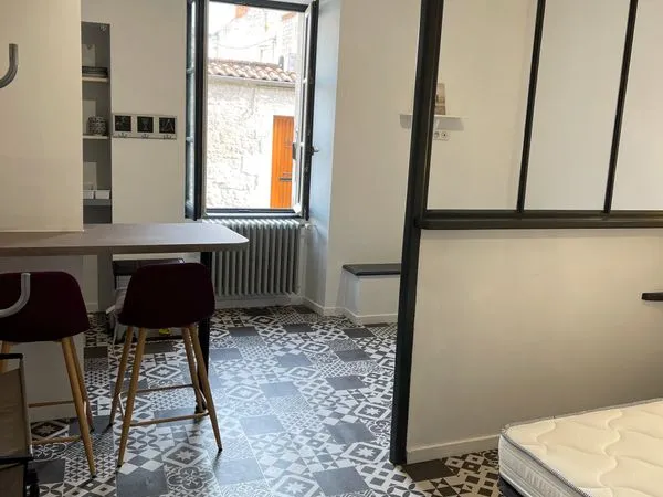 Studio meublé, centre ville Fontenay le Comte