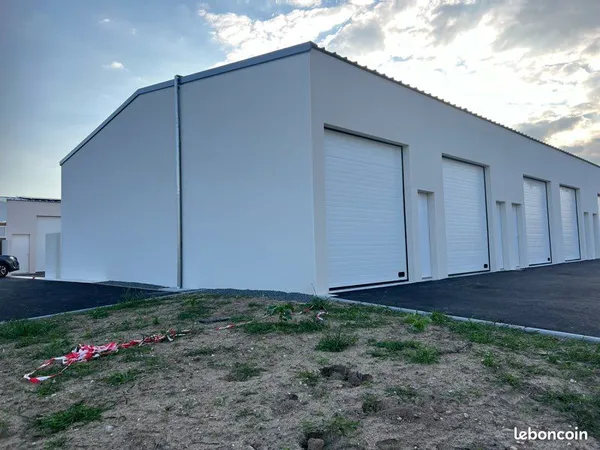 Local professionnel, 110 m² Lege