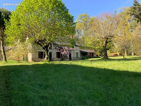 Propriété boisée de 23,5 ha avec maison et dépendances