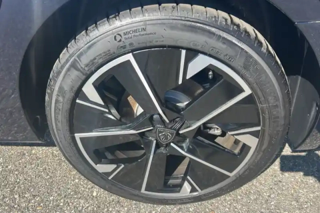 Peugeot 508 sw hybrid 225 e-eat8 — photo 11