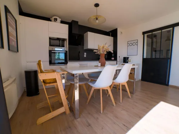 Bel appartement récent avec balcon & 2 parkings