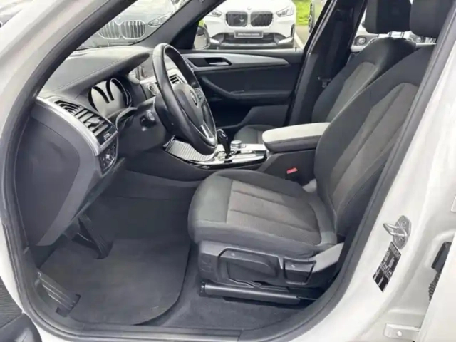 Bmw X3 sdrive18da 150ch lounge euro6c — photo 11