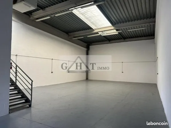 Local industriel 187 m²