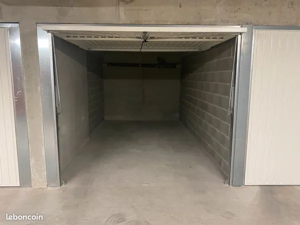 A vendre - Box fermé