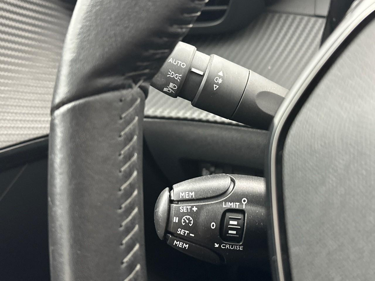 Peugeot 208 puretech 100 s&s bvm6 style — photo 17