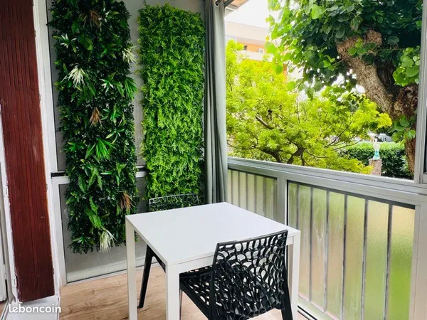Appartement rénové en RDC surélevé avec vue jardin+ cave proche des cures