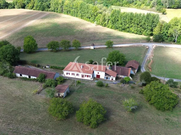 Propriété bâtie sur 28ha proche Brantôme
