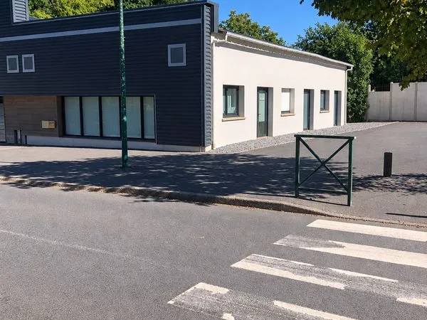Local commercial 161 M2 Grand parking