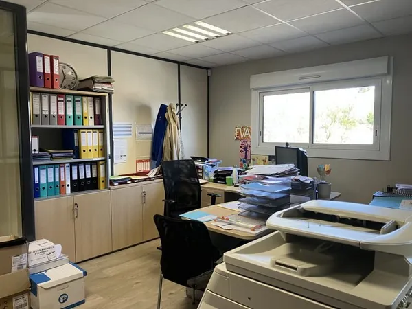 Local, bureaux, entrepôt et appartement