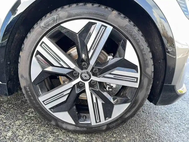 Renault Megane e-tech 220 ch autonomie confort gsr2 — photo 19