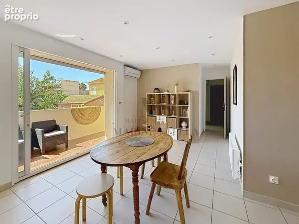 Découvrez cet appartement idéalement situé à seulement 3 minutes à pied du front de mer et 8 minutes