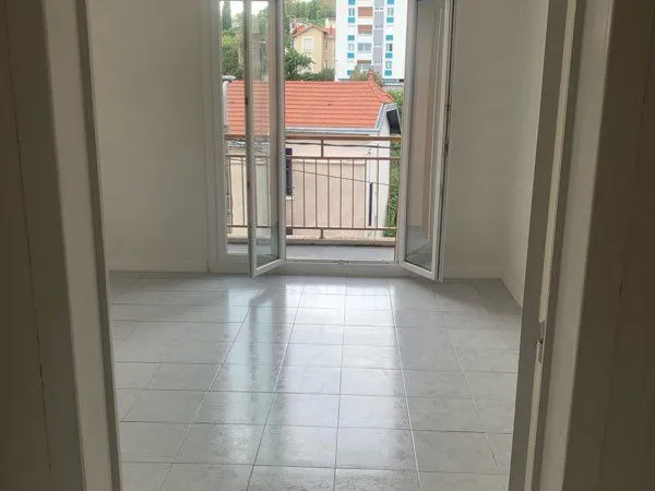 F1 proche du centre ville balcon parking