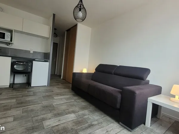 Joli studio LIBRE DE SUITE 20m² meublé+ place de parking sécurisée fermé