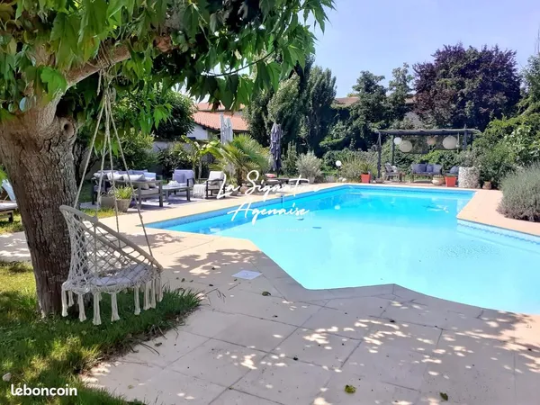 Villa 7 pièces 250 m²