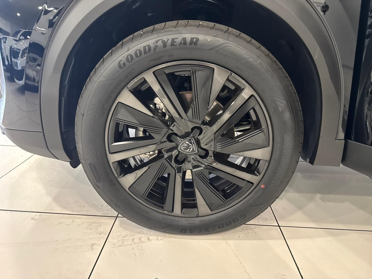 Peugeot 2008 1.2 hybrid 145ch allure e-dcs6 — photo 11