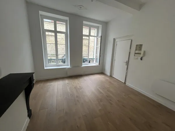 Studio rénové en centre ville
